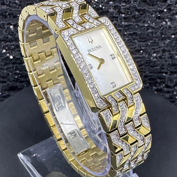 AUTHENTIC WOMEN'S BULOVA GOLD DIAMOND RECTANGLE WATCH - Picture 3 of 5